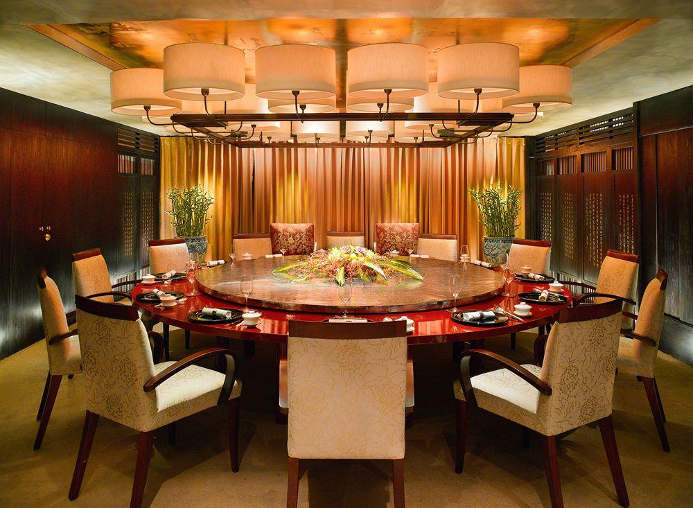 Al Bustan Palace, A Ritz-Carlton Hotel Mascate Exterior foto A private dining room at a restaurant in Hong Kong