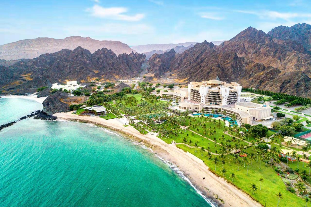 Al Bustan Palace, A Ritz-Carlton Hotel Mascate Exterior foto The Oberoi Beach, Muscat