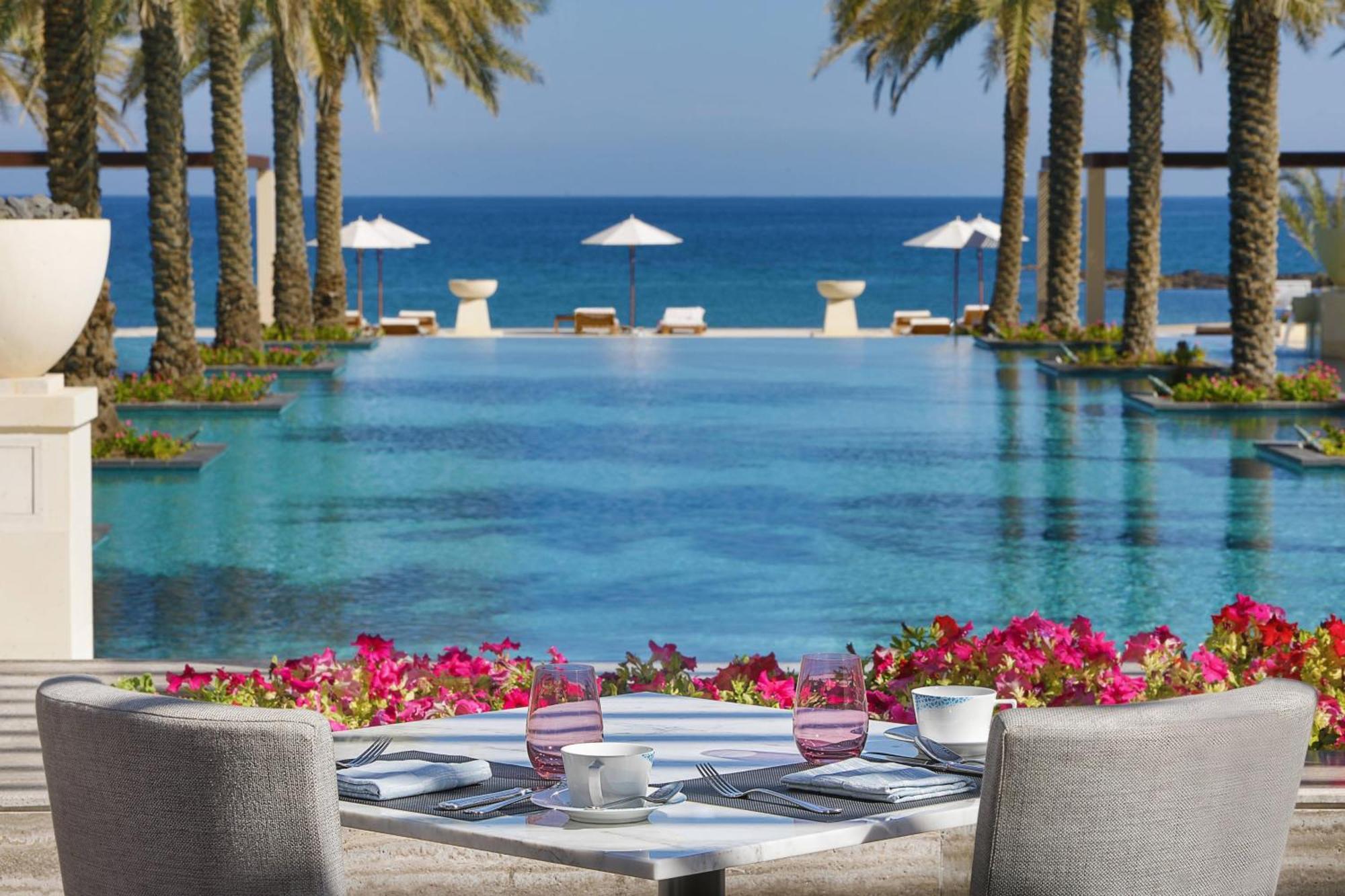 Al Bustan Palace, A Ritz-Carlton Hotel Mascate Exterior foto The Cove Rotana Resort