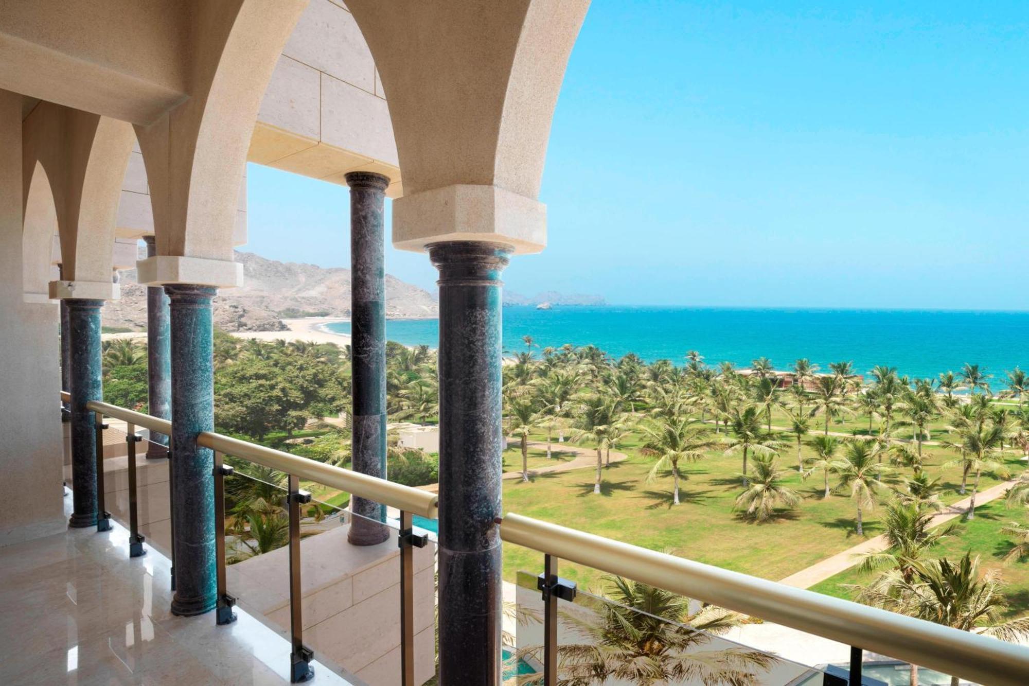 Al Bustan Palace, A Ritz-Carlton Hotel Mascate Exterior foto View of the beach from the hotel