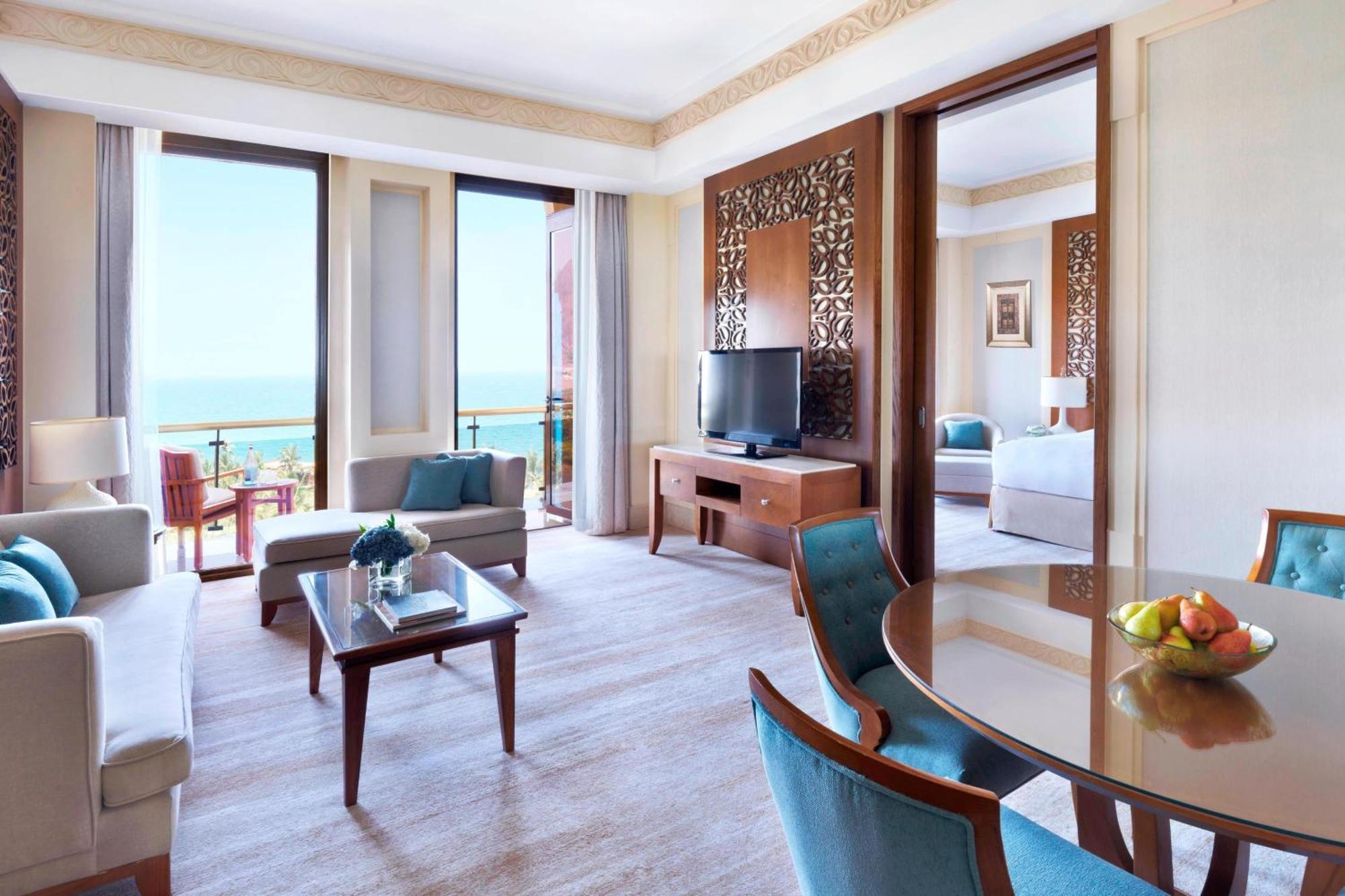 Al Bustan Palace, A Ritz-Carlton Hotel Mascate Exterior foto A suite at the Jumeirah Atlantis