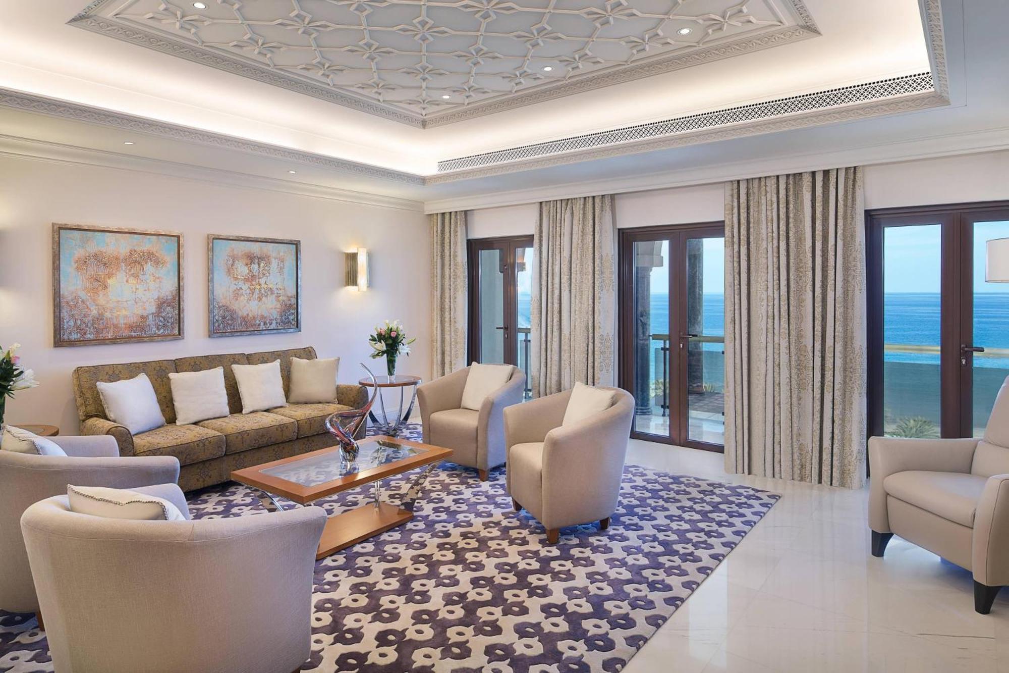 Al Bustan Palace, A Ritz-Carlton Hotel Mascate Exterior foto A living room at the Ritz-Carlton, DIFC