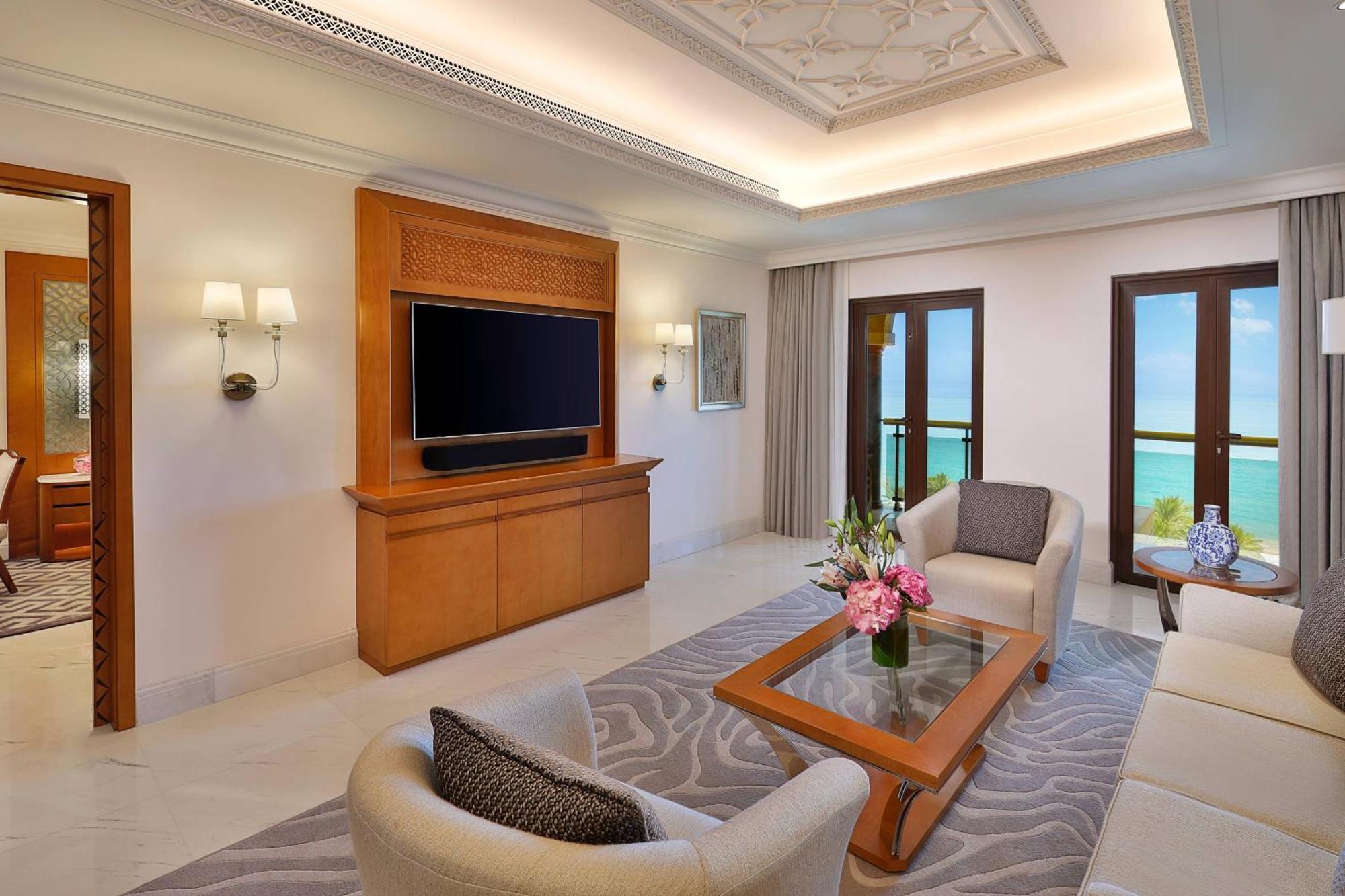 Al Bustan Palace, A Ritz-Carlton Hotel Mascate Exterior foto Living room of a suite