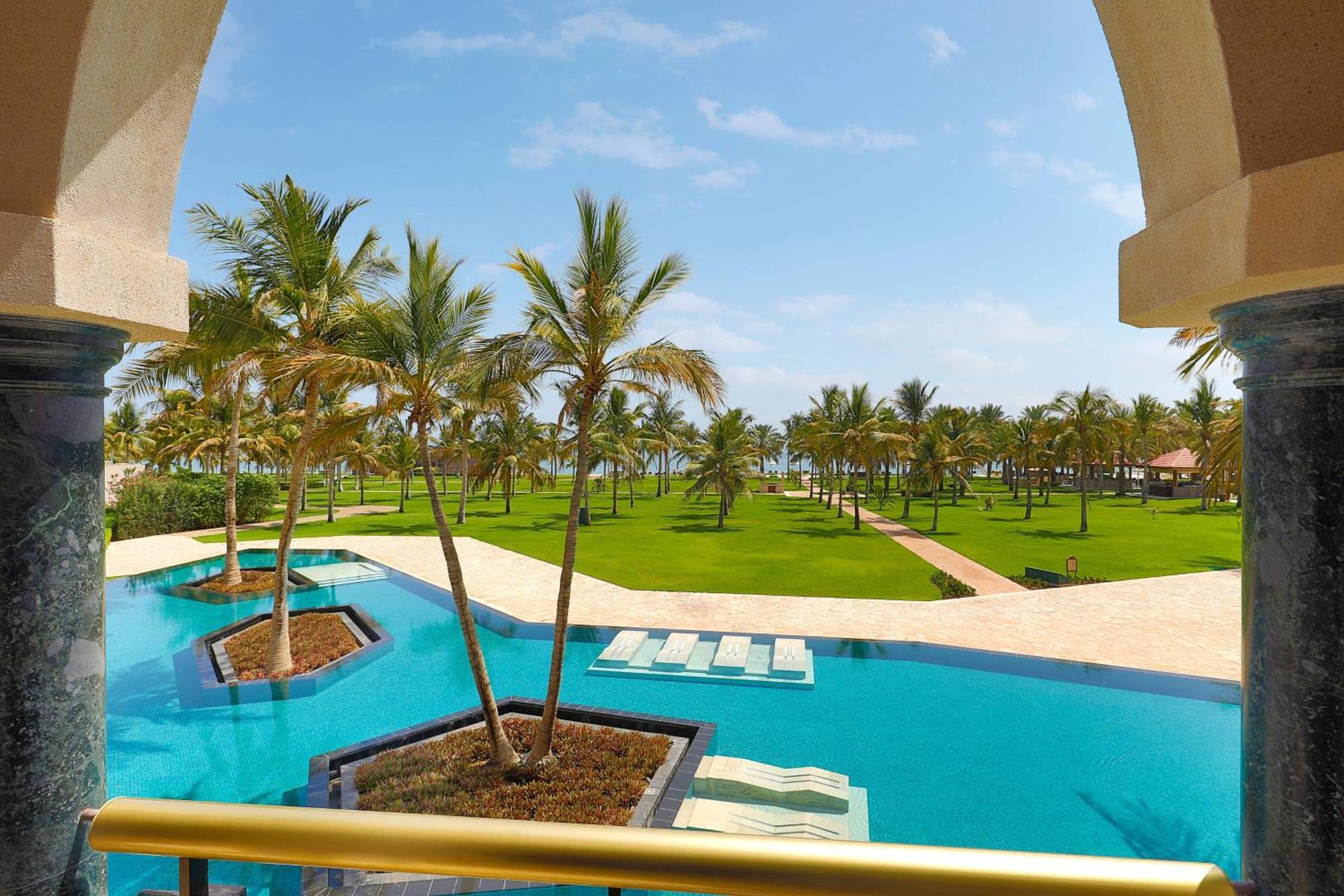 Al Bustan Palace, A Ritz-Carlton Hotel Mascate Exterior foto The pool at the resort