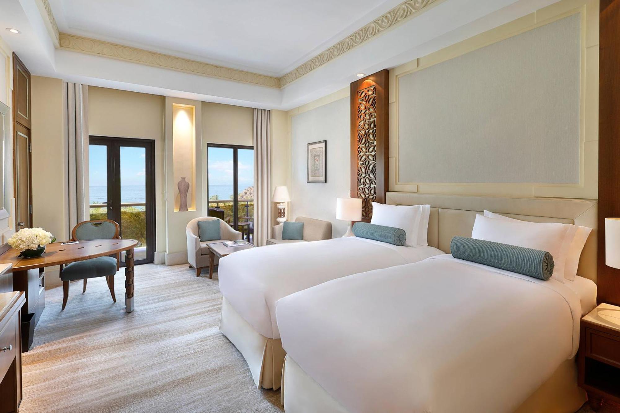 Al Bustan Palace, A Ritz-Carlton Hotel Mascate Exterior foto Deluxe Room