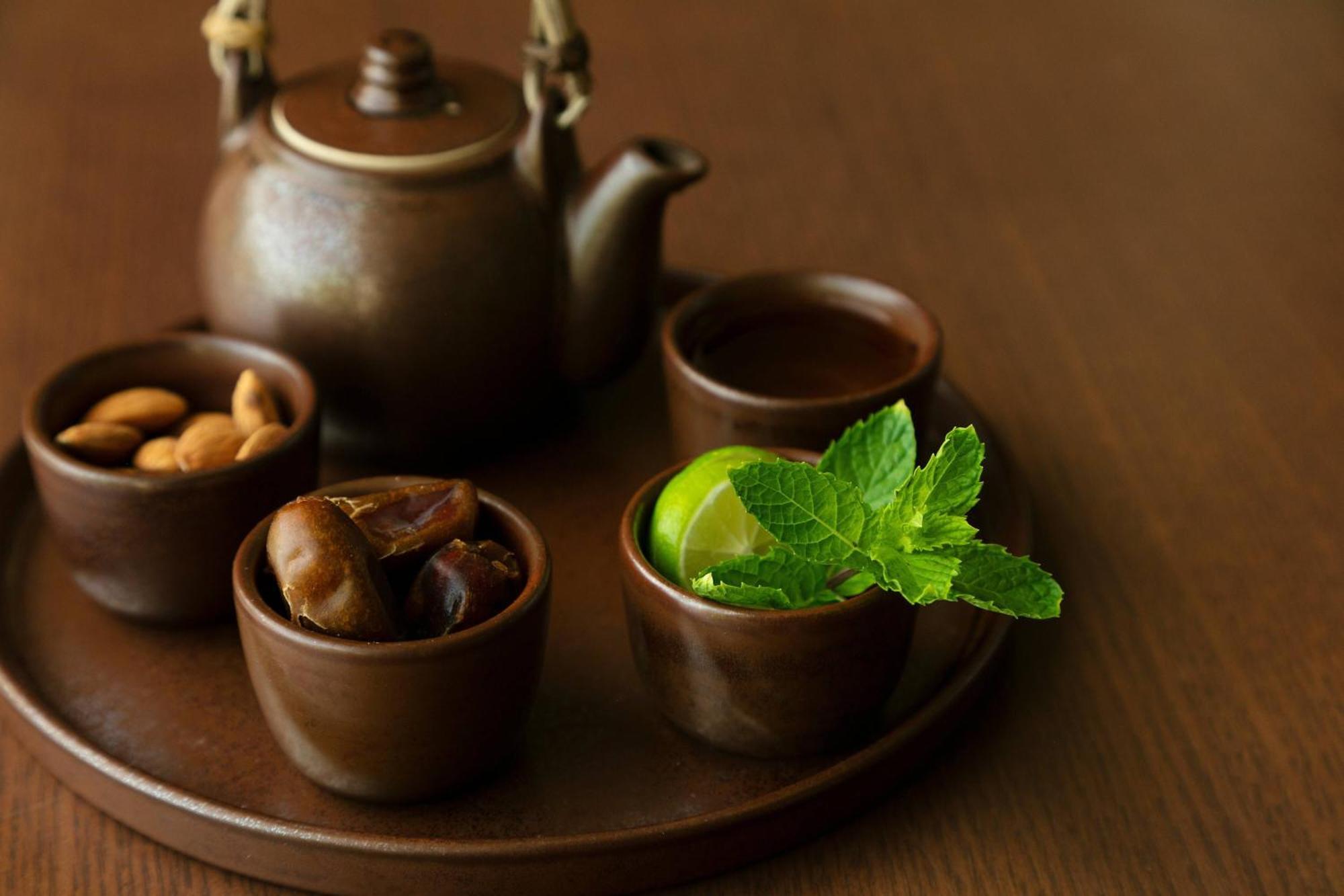 Al Bustan Palace, A Ritz-Carlton Hotel Mascate Exterior foto A Japanese tea set
