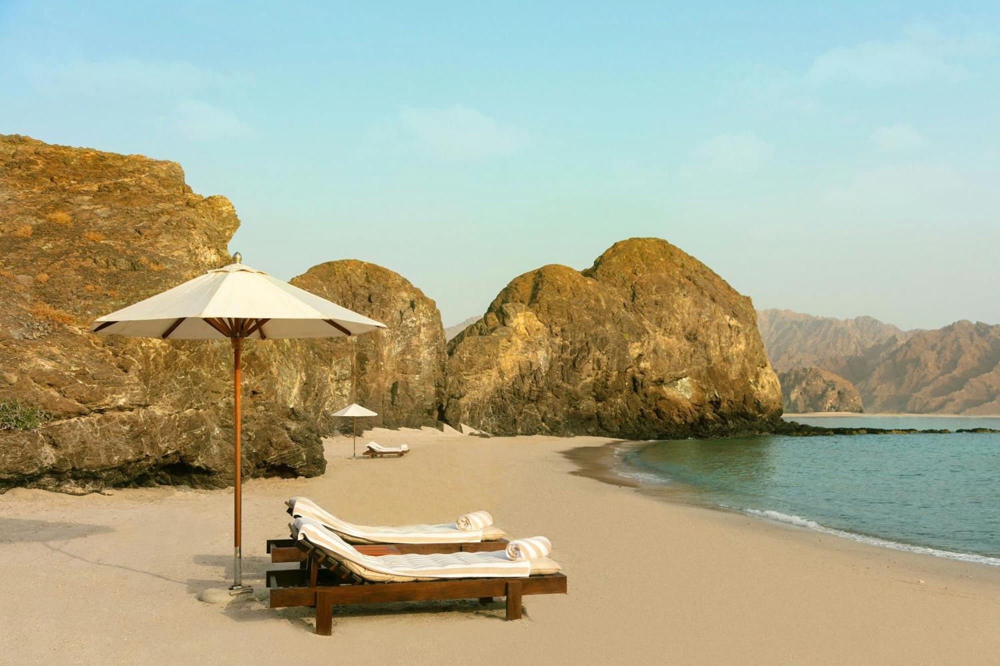 Al Bustan Palace, A Ritz-Carlton Hotel Mascate Exterior foto Beach at the Chedi Muscat
